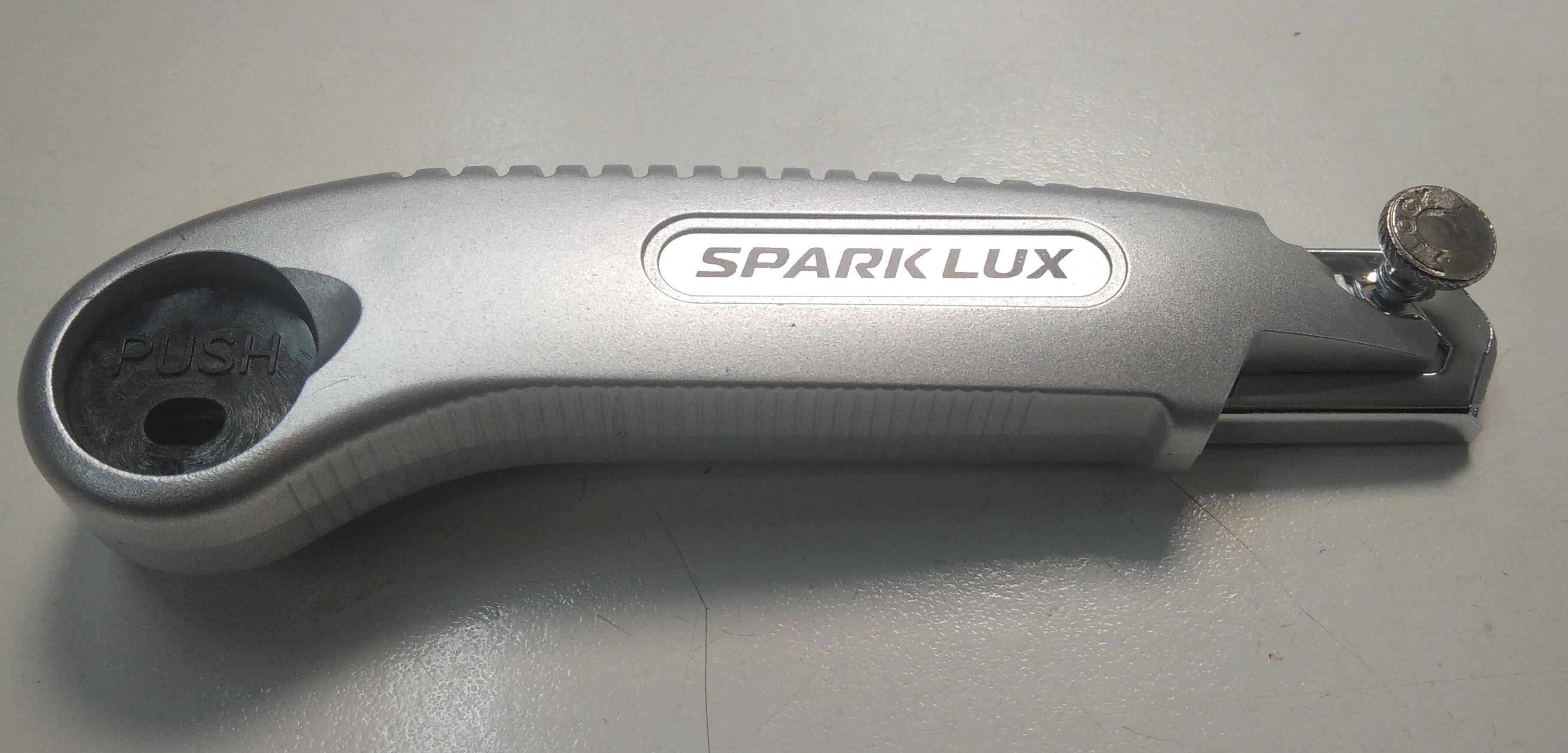 Нож строительный усиленный с кнопкой 5 лезвий SparkLux 0767/4959 (Ф*), код: т8415